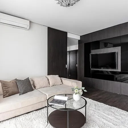 Cohost I Highrise 65m2 Apt W- Balcony And Garage Parking, Self Check-in Butas *