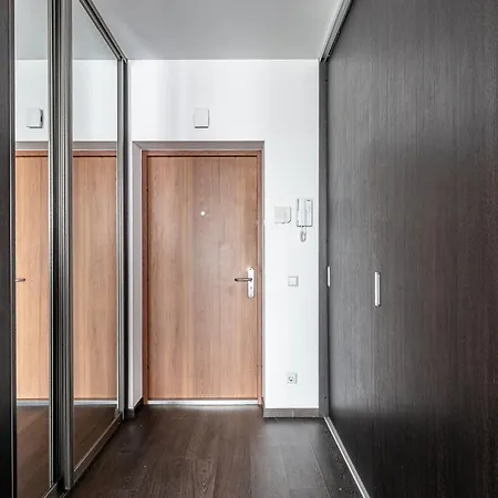 Cohost I Highrise 65m2 Apt W- Balcony And Garage Parking, Self Check-in Butas *