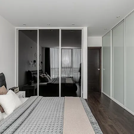 Apartment Cohost I Highrise 65m2 Apt W- Balcony And Garage Parking, Self Check-in *