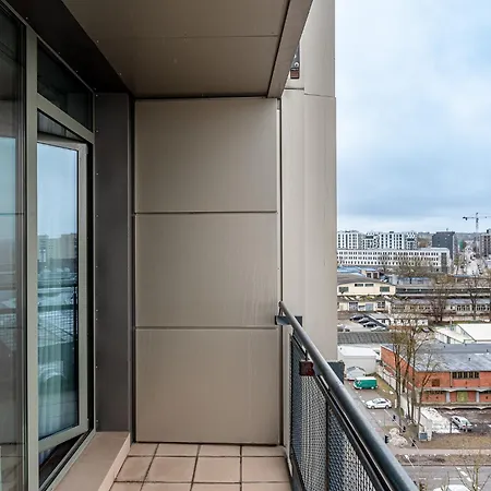 Cohost I Highrise 65m2 Apt W- Balcony And Garage Parking, Self Check-in Apartmán *