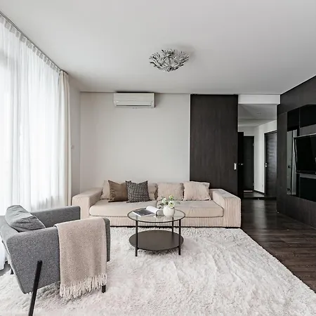 Butas Cohost I Highrise 65m2 Apt W- Balcony And Garage Parking, Self Check-in *