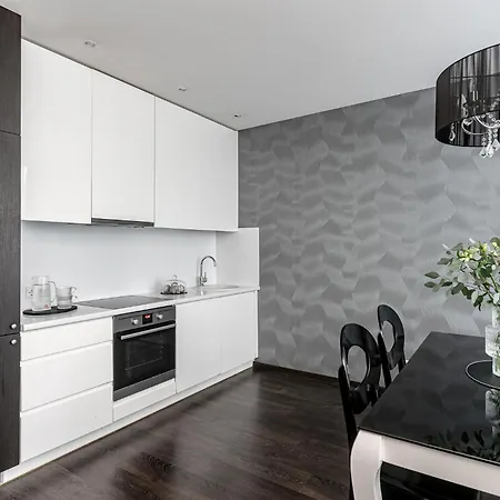 Butas Cohost I Highrise 65m2 Apt W- Balcony And Garage Parking, Self Check-in